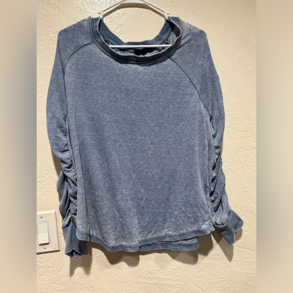Jane&delancey size large blue waffle knit top